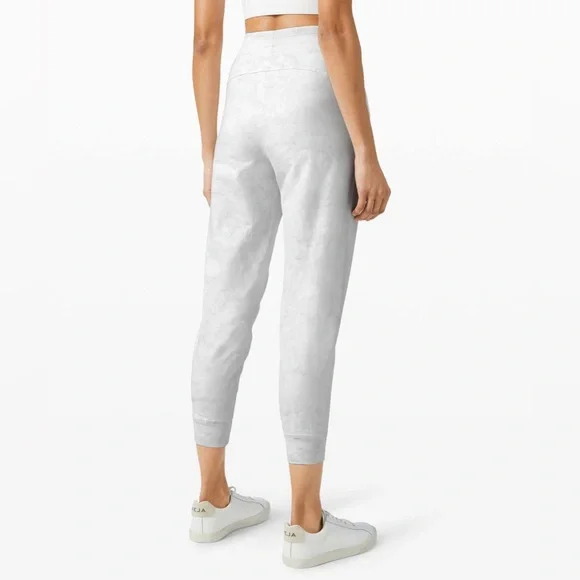 ✨PRISTINE EUC✨ Lululemon LA Sweat Pant 26" Watercolor Wash White / Stargaze- 10 - Picture 3 of 14